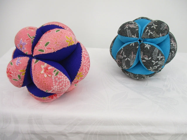 日本母親手工製作 懸掛雛手鞠 5 件套(4 個中號、1 個小號) TSURUSHIHINA TEMARI CHIRIMEN