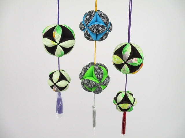 日本母親手工製作 懸掛雛手鞠 5 件套(4 個中號、1 個小號) TSURUSHIHINA TEMARI CHIRIMEN